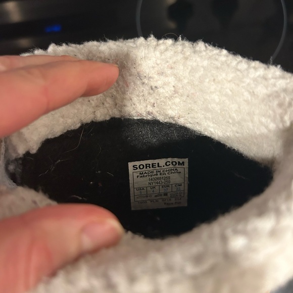 Sorel waterproof boots- size 5. 
Style number:  Y1443-259 - Picture 5 of 5